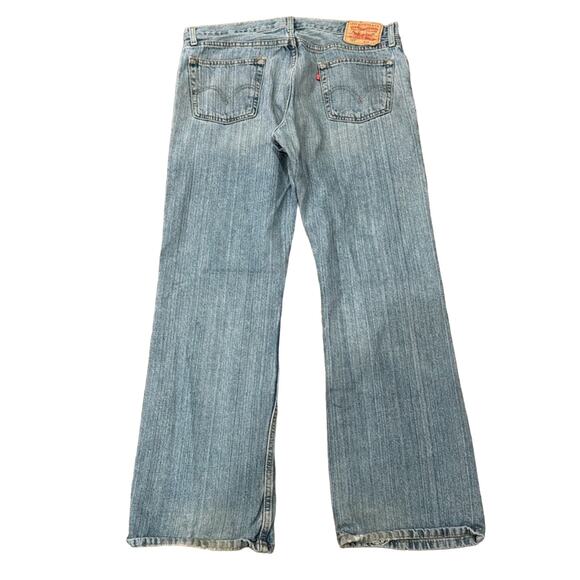 Levi's Men's 527 Low Rise Boot Fit Jean Light Wash Size 36x32 - Picture 3 of 9